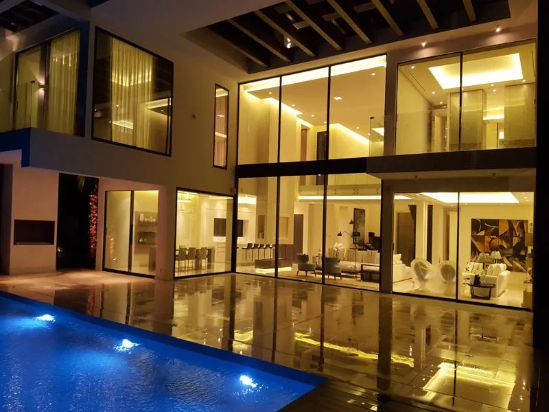 Exterior iluminado
